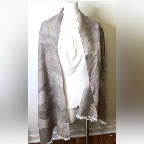 Gap Scarf Wrap Oversized Tan Touch Of Yellow Very Soft Wrap - Picture 8 of 13